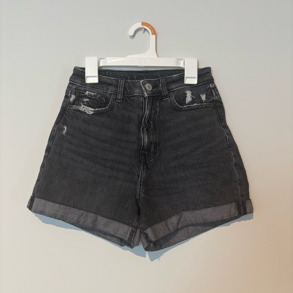 American Eagle Relaxed Mom Short